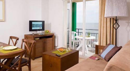 Madame Vacances Les Terrasses De La Plage กาเยอ-ซูร์-แม ภายนอก รูปภาพ